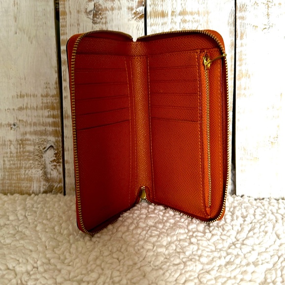 Coach Medium Zip Wallet in Signature Canvas - Picture 3 of 3